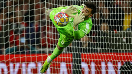 Новый вратарь вытащил «Арсенал» в четвертьфинал. Райя начинал в футзале и приходил на тренировку в образе динозавра