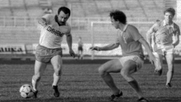 27 мая 1985 года. Москва. Петровский парк. «Динамо» М — СКА — 3:4. С мячом — Валерий Газзаев, который в этом матче забил свой последний гол в составе московского «Динамо».