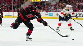 Кузнецов забил первый гол за «Каролину»! Партнеры поздравили его коронной птичкой