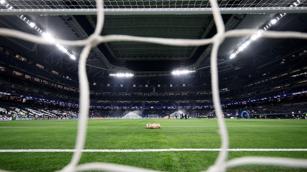 Вид из-за ворот матча Лиги чемпионов. Вид из-за ворот матча Лиги чемпионов.