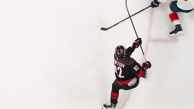 Евгений Кузнецов в матче «Каролина» — «Флорида» (4:0).