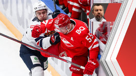 Хоккеисты Дмитрий Вишневский и Егор Коробкин