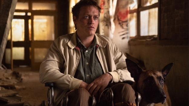 Кадр из фильма «Догмен»