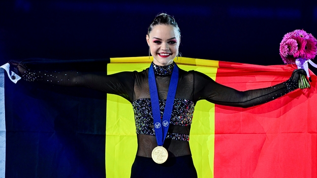 Луна Хендрикс.