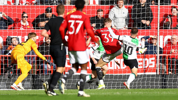 Гол Скотта Мактоминея.