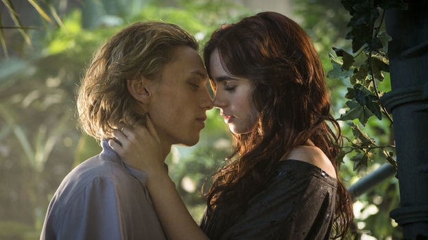 Кадр из фильма «Орудия смерти. Город костей»