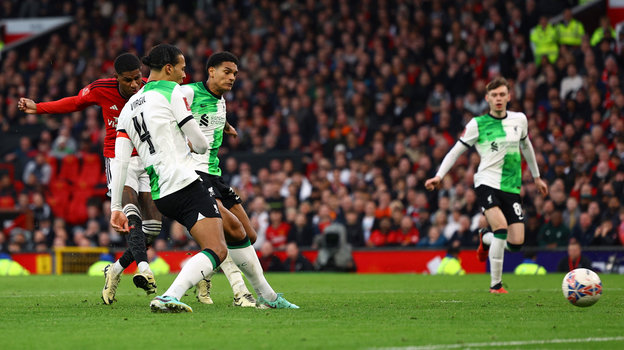 Гол Маркуса Рэшфорда. Футболист Маркус Рэшфорд забивает гол в ворота «Ливерпуля»