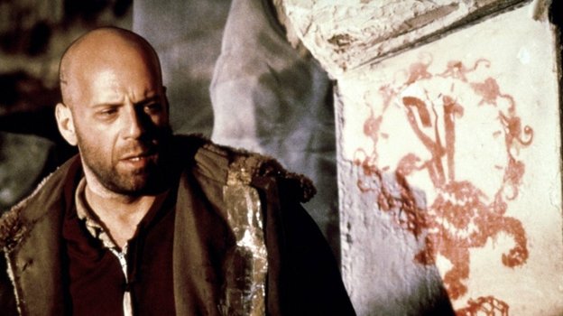 Кадр из фильма «12 обезьян» / реж. Терри Гиллиам / Universal Pictures