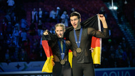 Петербуржец выиграл медаль чемпионата мира за Германию. А золото забрала 40-летняя фигуристка