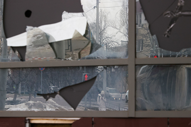 Повреждения здания в Белгороде.