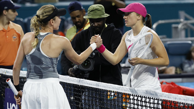 Екатерина Александрова и Ига Свентек. Теннисистки Екатерина Александрова и Ига Свентек