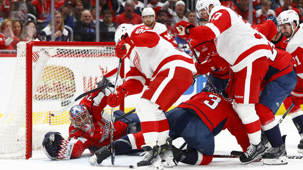 Гол игрока «Детройта» Дэвида Перрона в ворота «Вашингтона».