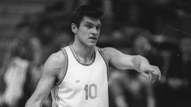 Евгений Пашутин — игрок «Автодора» в 1994 году.