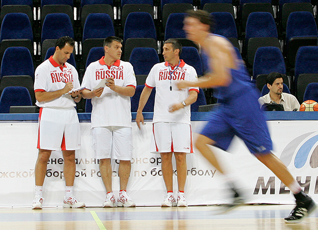 Евгений Пашутин и Дэвид Блатт на тренировке сборной России.