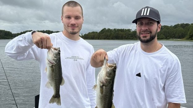 Михаил Сергачев (слева) и Никита Кучеров на рыбалке. Хоккеисты Михаил Сергачев (слева) и Никита Кучеров на рыбалке.