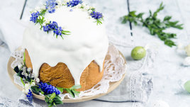 Кулич с цветами