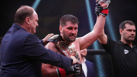 «Я вернулся!» Минаков не смог финишировать Томпсона, но выдал жесткий бой