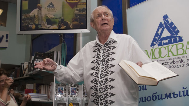 Евгений Евтушенко на презентации своей книги в 2009 году. Поэт Евгений Евтушенко