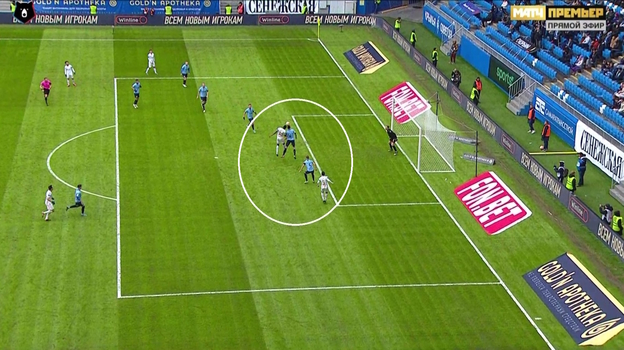 23-я минута. Спорная ситуация в штрафной «Крыльев Советов». Вскоре мяч окажется у Артура, и он откроет счет.