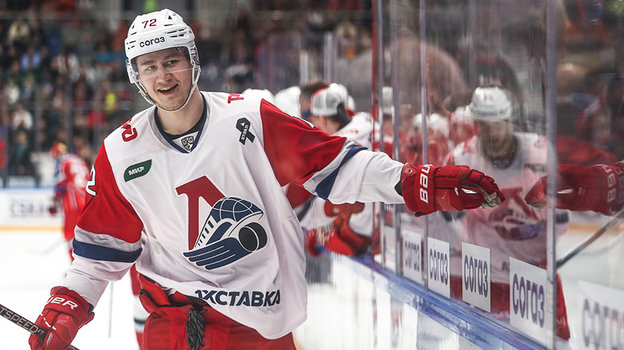 Максим Березкин. Хоккеист «Локомотива» Максим Березкин.