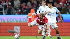 Гладиатор слаб. Лев медленно разрывает его на части