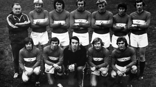 «Спартак» (Москва) в 1977 году. Стоят (слева направо): Константин Бесков, Сергей Шавло, Вадим Павленко, Олег Романцев, Александр Сорокин, Евгений Ловчев, Юрий Гаврилов. Сидят: Евгений Сидоров, Георгий Ярцев, Александр Прохоров, Виктор Ноздрин, Вагиз Хидиятуллин.