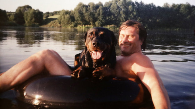 1998 год. Вадим Павленко со своей собакой.
