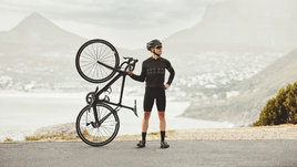 Человек с веломипедом