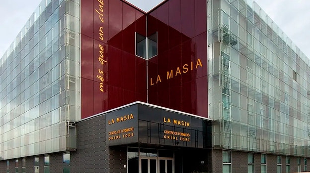 Здание академии «Ла Масия».