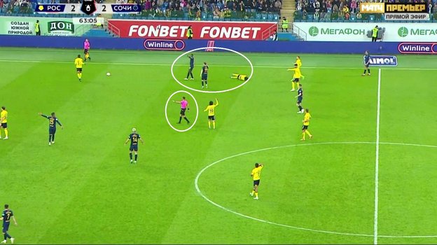 Кирилл Щетинин лежит на поле удара Серхио Кордовы.