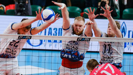 Волейболисты «Факела» в матче против «Локомотива»