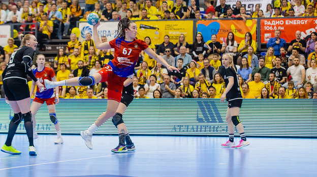 Анастасия Илларионова в игре против «Ростов-Дона». Гандболистка Анастасия Илларионова