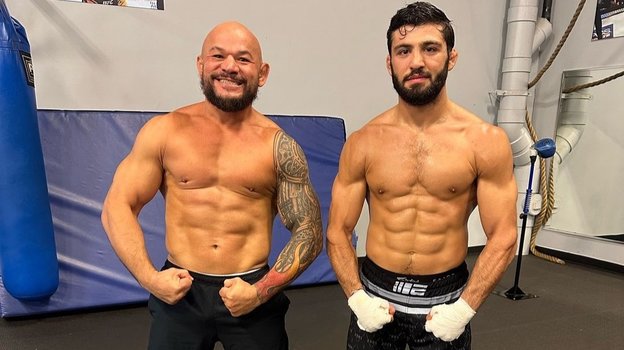 Арман Царукян (справа) и Глейсон Тибау (слева).