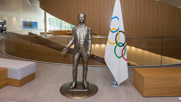 Памятник Пьеру де Кубертену в Олимпийском доме МОК в Лозанне. Памятник Пьеру де Кубертену в Олимпийском доме МОК в Лозанне