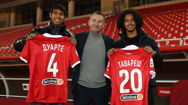 Пол Эшуорт (в центре), Алексис Дуарте и Томаш Тавареш.