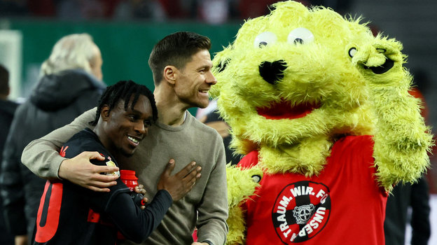 Джереми Фримпонг и Хаби Алонсо. Джереми Фримпонг и Хаби Алонсо