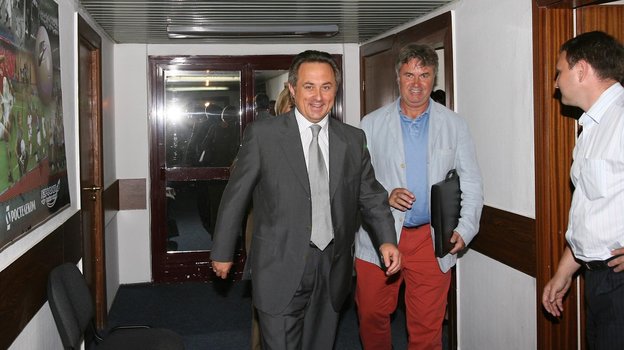 17 июля 2006 года. Москва. РФС. Гус Хиддинк и Виталий Мутко.