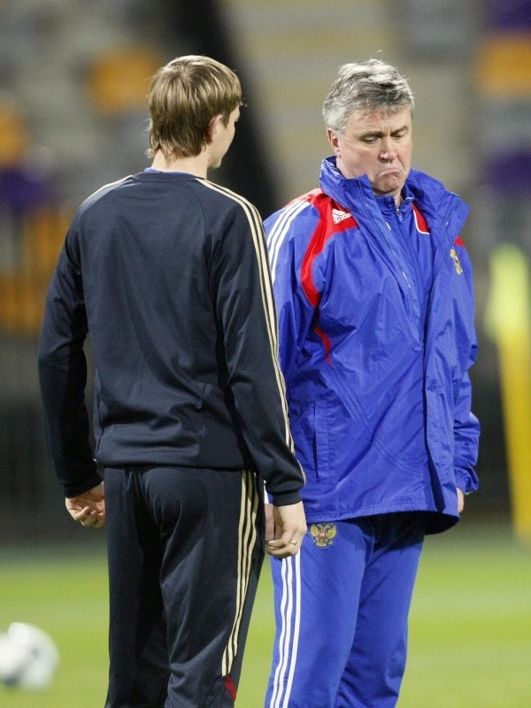 17 ноября 2009 года. Москва. Роман Павлюченко и Гус Хиддинк.