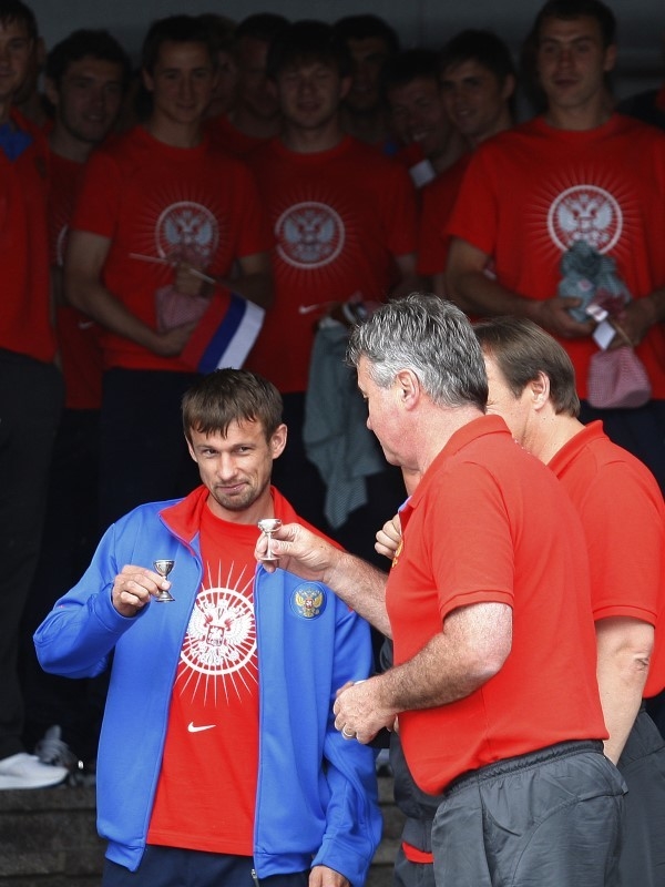 5 июня 2008 года. Леоганг. Гус Хиддинк и Сергей Семак.
