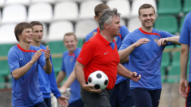 20 мая 2008 года. Москва. Восточная улица. Андрей Аршавин, Владимир Быстров, Гус Хиддинк и Игорь Акинфеев (слева направо).