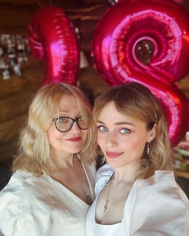 Анастасия Крылова с мамой.