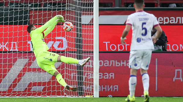 Игорь Акинфеев пропускает гол от Ильи Самошникова. Игорь Акинфеев пропускает гол от Ильи Самошникова