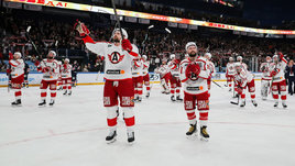 Хоккеисты «Автомобилиста» после поражения в серии с «Металлургом»