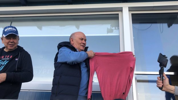 Василий Еремякин и розовый свитер Марцела Лички.