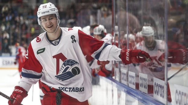 Максим Березкин. Хоккеист «Локомотива» Максим Березкин.