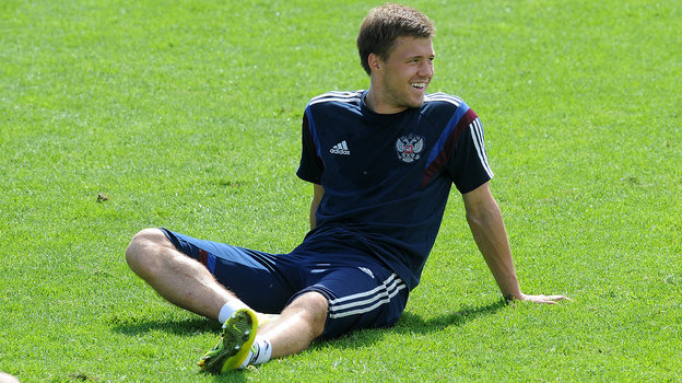 Максим Канунников на тренировке сборной России в 2014 году. Футболист Максим Канунников на тренировке сборной России в 2014 году