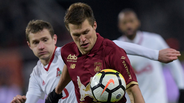 Максим Канунников в матче за «Рубин». Футболист Максим Канунников в матче за «Рубин» в 2017 году