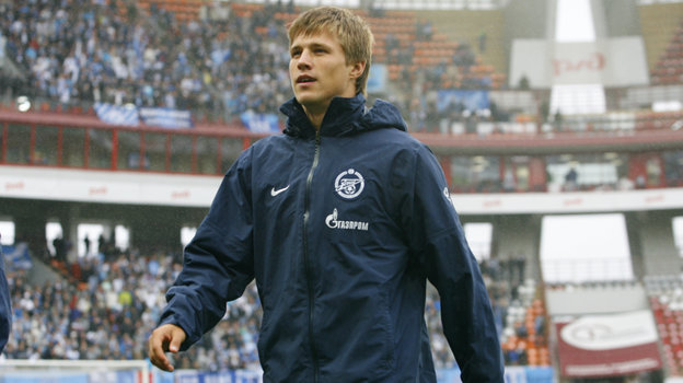 Максим Канунников в «Зените» в 2010 году. Футболист Максим Канунников в «Зените» в 2010 году