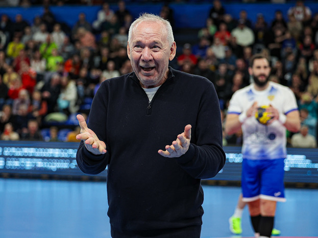 Олег Романцев на «Финале четырех» Кубка России по гандболу.