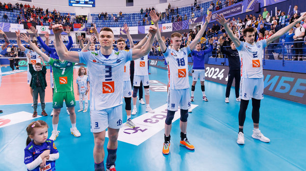 Радость волейболистов «Динамо» после выхода в финал чемпионата России. Волейболисты московского «Динамо» празднуют победу над «Белогорьем»